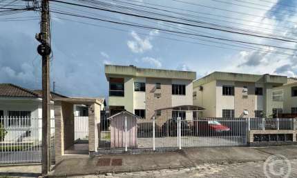 Apartamento semimobiliado com sacada e churrasqueira