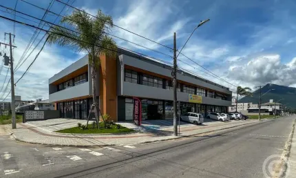 Sala comercial espaçosa em Nova Palhoça: ideal para o crescimento do seu negócio