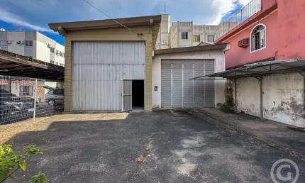 Galpão espaçoso, com excelente acesso para o seu negócio, no bairro Kobrasol