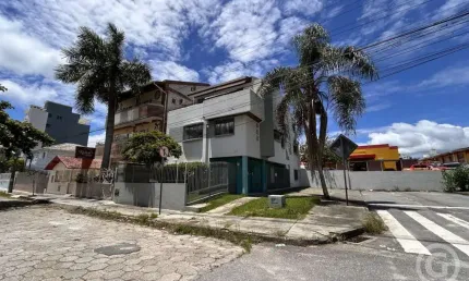 Espaço comercial amplo e estratégico em Florianópolis: ideal para o seu negócio prosperar