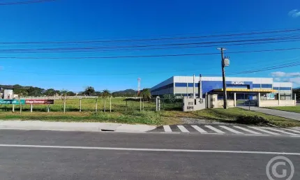 Explore as possibilidades do amplo terreno no campeche para o seu próximo investimento