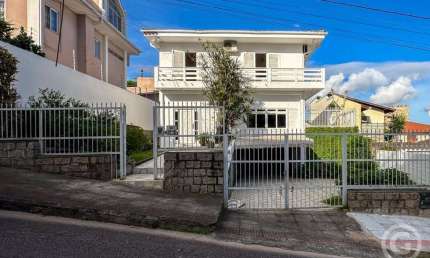Casa com 4 quartos para alugar na Rua Papa João XXIII, 262, Coqueiros, Florianópolis