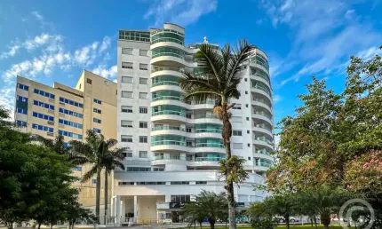Apartamento espaçoso e confortável para alugar em Coqueiros, Florianópolis