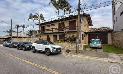 Casa comercial ampla em Itaguaçu, ideal para seu negócio prosperar