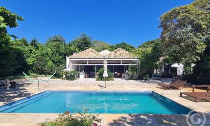 Conforto e comodidade na praia: alugue essa casa ampla e mobiliada em Florianópolis