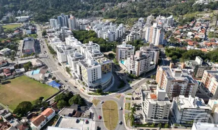Descubra seu novo lar: apartamento aconchegante e bem localizado no bairro Córrego Grande, em Florianópolis
