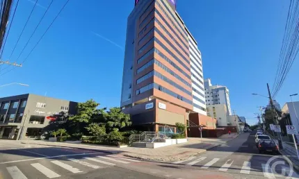 Sala comercial no coração do Estreito - perfeita para o seu negócio