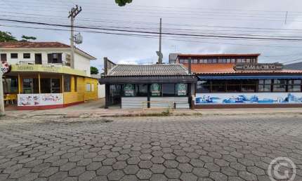 Aluguel perfeito para empreendedores: ampla casa comercial na Lagoa da Conceição