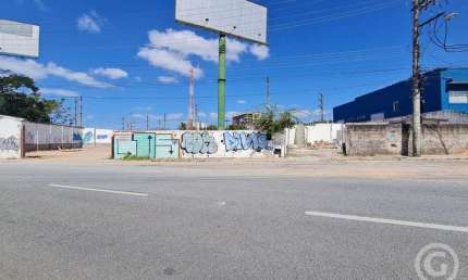 Amplie seus negócios com um terreno estrategicamente localizado no bairro Roçado