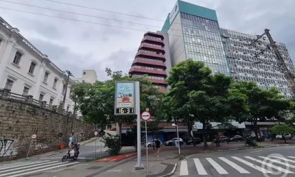 Loja comercial ampla no Centro de Florianópolis, perfeita para o seu negócio