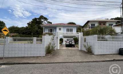 Encantador lar semimobiliado com 5 quartos em Florianópolis