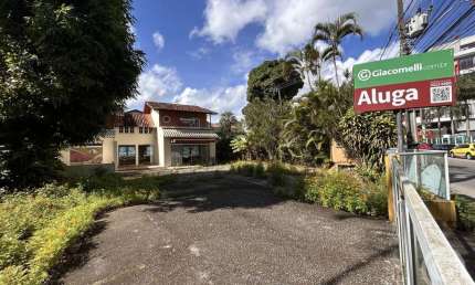 Casa comercial ampla em João Paulo, Florianópolis, perfeita para o seu negócio