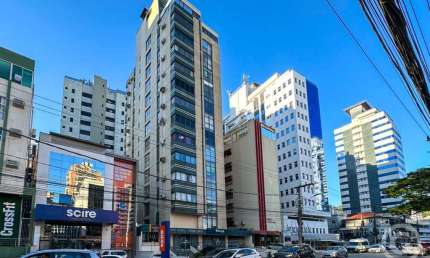 Sala comercial ampla e semimobiliada no coração do Centro de Florianópolis
