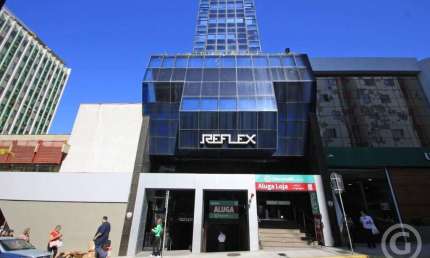Loja comercial ampla no Centro de Florianópolis com 10 vagas de garagem