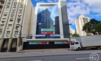 Espaço, conforto e estrutura: Prédio comercial no centro de Florianópolis para aluguel