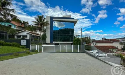 Sala comercial espaçosa em florianópolis: ideal para expandir seu negócio