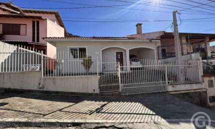 Kitnet mobiliada no bairro Trindade: local perfeito para uma vida prática