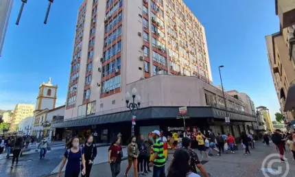 Loja comercial ampla no centro de florianópolis, localização estratégica para o seu negócio prosperar