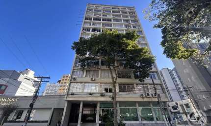 Apartamento com 2 quartos para alugar na Avenida Prefeito Osmar Cunha, 525, Centro, Florianópolis