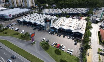 Espaçosa loja comercial disponível para aluguel em Florianópolis