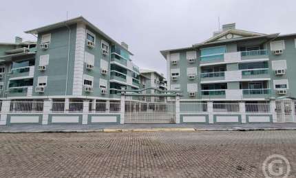 Apartamento espaçoso para alugar no bairro Ingleses do Rio Vermelho
