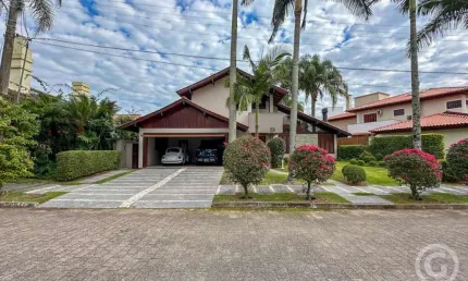 Residência espaçosa e totalmente mobiliada em Jurerê Internacional