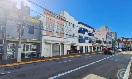 Sala comercial no Centro de Florianópolis: ampla e bem localizada