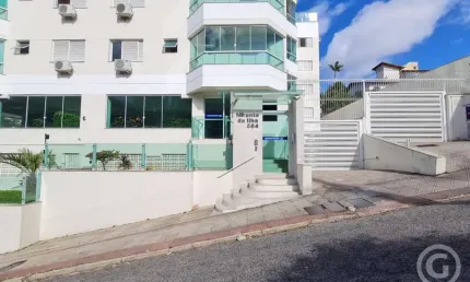 Apartamento espaçoso em Coqueiros, ideal para sua família