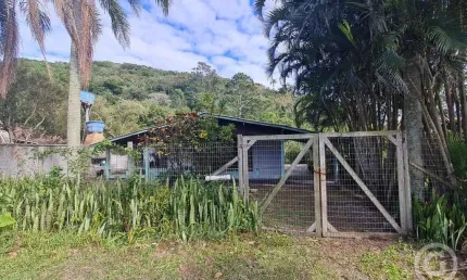 Terreno amplo em armação do pântano do sul para seu próximo empreendimento