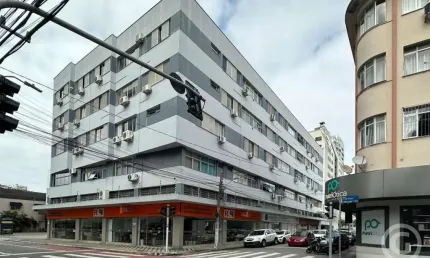 Ampla loja térrea no estreito: um espaço ideal para o seu negócio prosperar