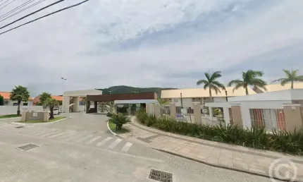 Viva com estilo e segurança a poucos passos do mar em florianópolis