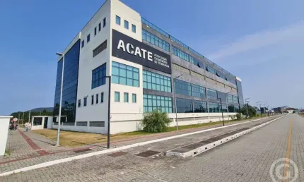 Sala comercial para alugar na Avenida Luiz Boiteux Piazza, 1302, Canasvieiras, Florianópolis
