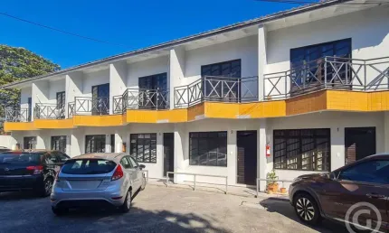 Apartamento com suíte e sacada em armação do pântano do sul