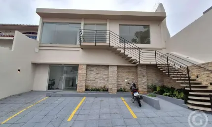 Excelente oportunidade comercial em coqueiros, com vista para o mar