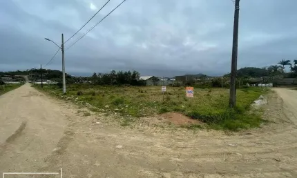 TERRENO de esquina com 433 m2, em Itajuba Barra Velha- SC