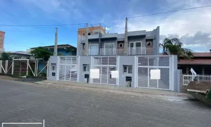 Lindo sobrado a 200mts da praia em balneario piçarras.