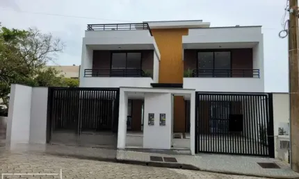 Sobrado 3 dormitórios à venda itajuba barra velha/sc