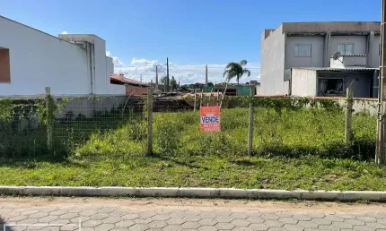 Terreno à venda na Rua Serena, 800, Itacolomi, Balneário Piçarras por R$ 360.000