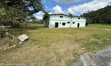 terreno no interior de balneário piçarras para galpão