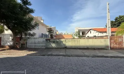 Terreno à venda na Rua Floresta, 400, Itacolomi, Balneário Piçarras