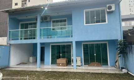 Casa com 3 quartos para alugar na Avenida Emaoel Pinto, 700, Centro, Balneário Piçarras