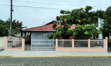 Casa com 3 quartos à venda na Rua Arapongas, 181, Centro, Penha