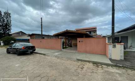 Casa com 5 quartos à venda na Rua Manoel Oliveira Lopes, 180, Santo Antônio, Balneário Piçarras, 206 m2 por R$ 790.000