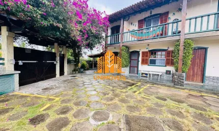 Casa em condomínio duplex geminada no Peró cabo frio