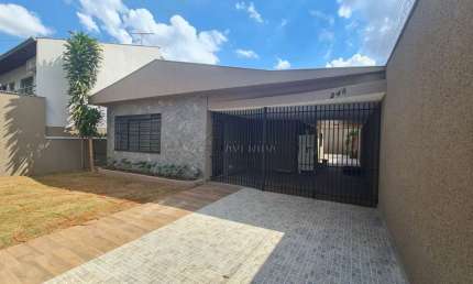 Casa com 3 quartos à venda na Rua Bernardo Sayão, --, Petrópolis, Londrina por R$ 1.100.000