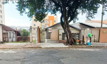 Casa com 2 quartos para alugar na Rua Paraguai, --, Vila Larsen 1, Londrina por R$ 1.400