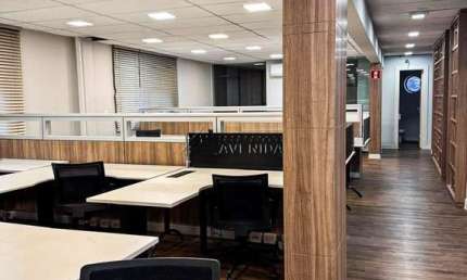 Casa comercial com 10 salas para alugar na Bento Munhoz da Rocha Neto, --, Gleba Palhano, Londrina por R$ 32.000