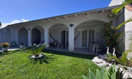 Linda Residência, Bairro Sertãozinho - Matinhos/PR: 3 dormitórios, 1 suíte, 2 banheiros por R$580.000.