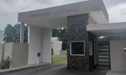 Lote 18 disponível para venda no condomínio life park