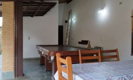 Linda casa dentro de condomínio na praia da lagoinha.